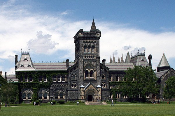 University of Toronto ini Terkenal Akademisnya